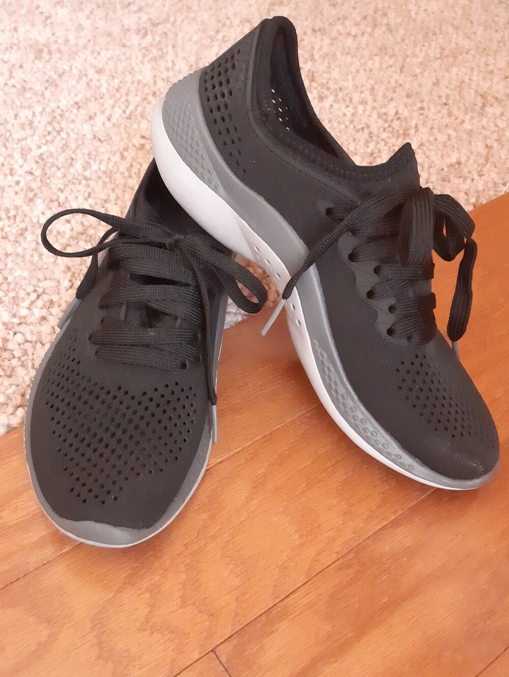 Crocs Lite Ride Sneakers size w6